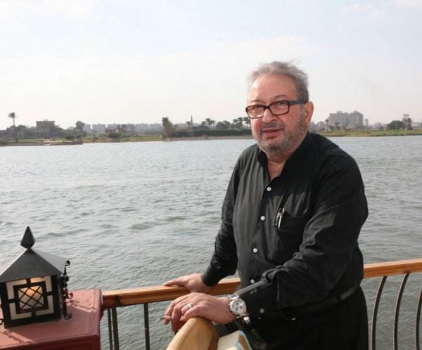 نور الشريف يعود العلاج بأمريكا بعد معاناته من عدم وصول الدم إلى قدميه نور الشريف يعود العلاج بأمريكا بعد معاناته من عدم وصول الدم إلى قدميه